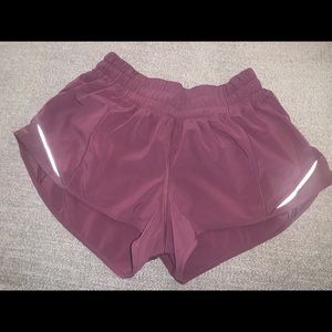 Lululemon Hotty Hot shorts 2.5